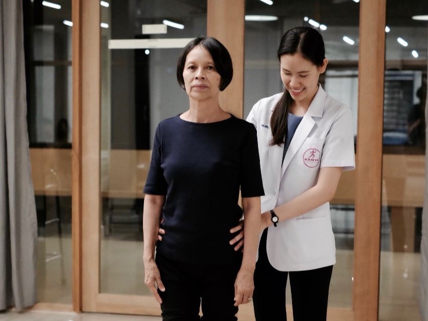 การฝึกเดินและฝึกการทรงตัวสำหรับผู้ป่วยโรคหลอดเลือดสมอง (Stroke) กันยาคลินิก