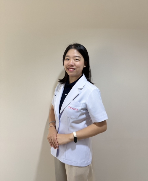 กภ.กัลยกร แซ่ลิ้ม นักกายภาพบำบัดประจำกันยา คลินิกกายภาพบำบัด สาขาเจริญราษฎร์