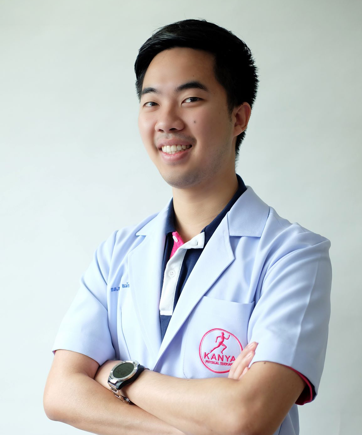 กภ.พงศธร ลมัยเกศ นักกายภาพบำบัดประจำกันยา คลินิกกายภาพบำบัด สาขาประชาชื่น มีประสบการณ์ดูแลผู้ป่วยระบบกระดูกและกล้ามเนื้อ และนักกีฬา