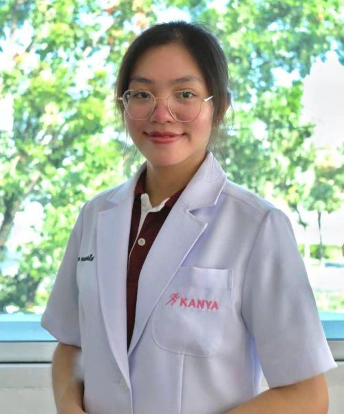 กภ.กนกพร แสงใส นักกายภาพบำบัดประจำกันยา คลินิกกายภาพบำบัด สาขาเพชรเกษม