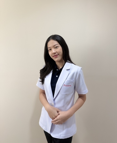 กภ.คริษฐา ชะโรจน์บวร นักกายภาพบำบัดประจำกันยา คลินิกกายภาพบำบัด สาขาเจริญราษฎร์