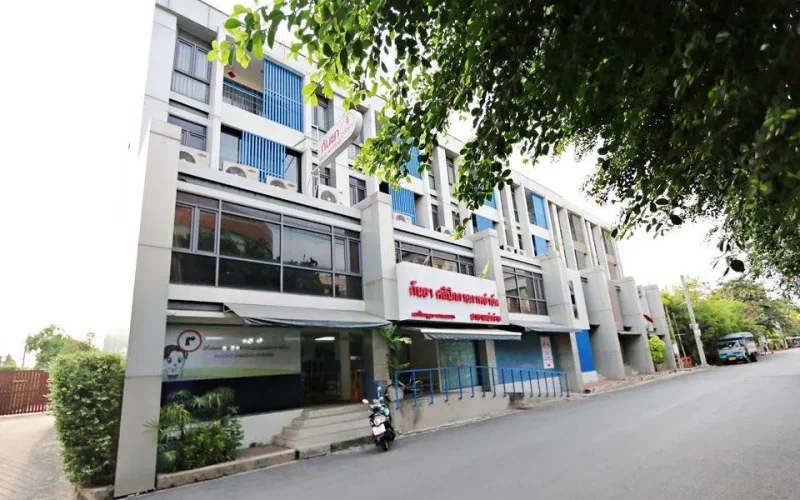 กันยาคลินิกกายภาพบำบัด สาขาเหม่งจ๋าย ตั้งอยู่บนถนนประชาอุทิศ ห้วยขวาง